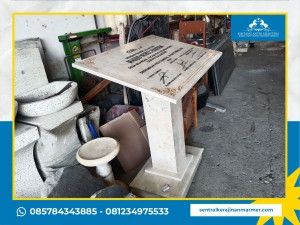 Podium Prasasti Marmer
