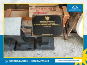 Podium Prasasti Granit