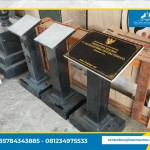 Podium Prasasti Granit
