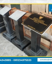 Podium Prasasti Granit